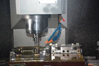 深圳注塑模具厂在注塑时怎样设置低压高压锁模位置？
